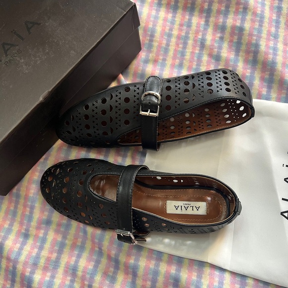 Alaïa Women's Cut-Out Leather Ballerinas - Picture 6 of 8
